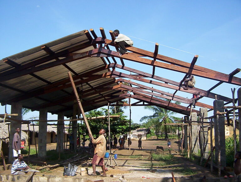 budowa kaplicy w djombo